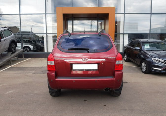 Подержанный автомобиль Hyundai Tucson 2008 года (6 фото)