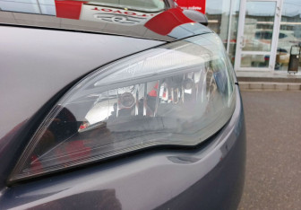 Подержанный автомобиль Opel Astra Sedan 2013 года (9 фото)