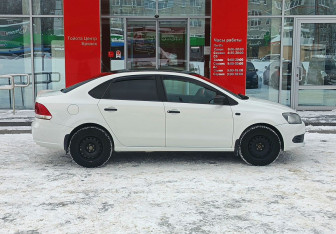 Подержанный автомобиль Volkswagen Polo Sedan 2011 года (4 фото)