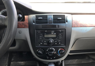Подержанный автомобиль Daewoo Gentra Sedan 2013 года (14 фото)