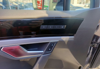 Подержанный автомобиль Volkswagen Touareg 2020 года (22 фото)