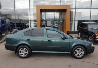 Подержанный автомобиль Skoda Octavia Liftback 2008 года (4 фото)