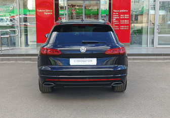 Подержанный автомобиль Volkswagen Touareg 2020 года (6 фото)