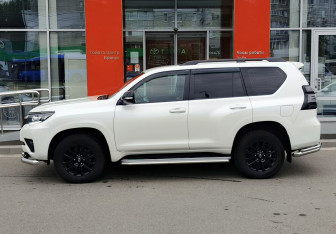 Подержанный автомобиль Toyota Land Cruiser Prado 2020 года (8 фото)