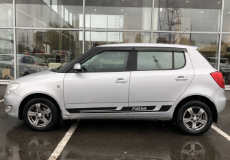 Подержанный автомобиль Skoda Fabia Hatchback 2011 года (8 фото)