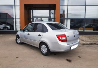 Подержанный автомобиль LADA (ВАЗ) Granta Sedan 2017 года (7 фото)