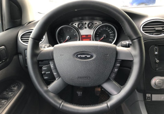 Подержанный автомобиль Ford Focus Sedan 2008 года (12 фото)