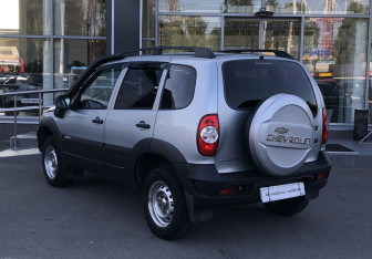 Подержанный автомобиль Chevrolet Niva 2018 года (7 фото)