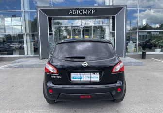 Подержанный автомобиль Nissan Qashqai 2010 года (6 фото)