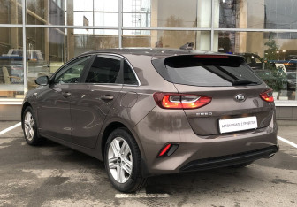 Подержанный автомобиль Kia Ceed Hatchback 2018 года (7 фото)