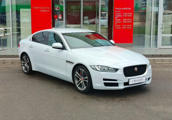 Подержанный автомобиль Jaguar XE 2016 года (3 фото)