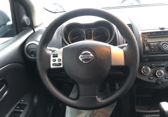 Подержанный автомобиль Nissan Note 2007 года (12 фото)