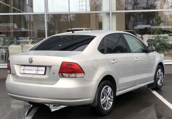 Подержанный автомобиль Volkswagen Polo Sedan 2011 года (5 фото)