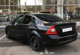 Подержанный автомобиль Ford Focus Sedan 2008 года (7 фото)