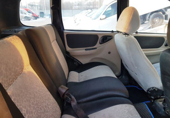 Подержанный автомобиль Chevrolet Niva 2006 года (10 фото)