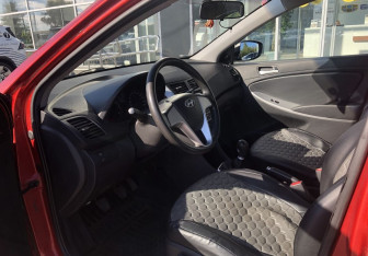 Подержанный автомобиль Hyundai Solaris Sedan 2011 года (9 фото)