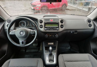 Подержанный автомобиль Volkswagen Tiguan 2010 года (15 фото)