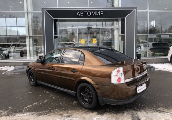 Подержанный автомобиль Opel Vectra Sedan 2004 года (7 фото)