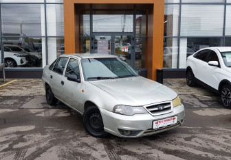Подержанный автомобиль Daewoo Nexia Sedan 2008 года (3 фото)