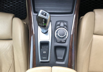 Подержанный автомобиль BMW X5 2008 года (17 фото)