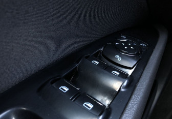 Подержанный автомобиль Ford Mondeo Sedan 2015 года (13 фото)