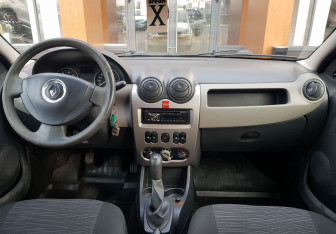 Подержанный автомобиль Renault Logan Sedan 2011 года (11 фото)