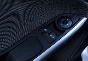 Подержанный автомобиль Ford Focus Hatchback 2012 года (13 фото)