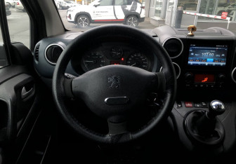 Подержанный автомобиль Peugeot Partner 2009 года (12 фото)