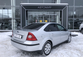 Подержанный автомобиль Ford Focus Sedan 2007 года (5 фото)