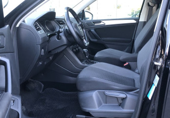 Подержанный автомобиль Volkswagen Tiguan 2017 года (9 фото)