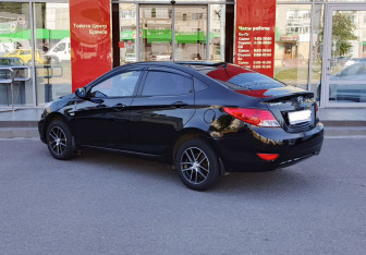 Подержанный автомобиль Hyundai Solaris Sedan 2013 года (7 фото)