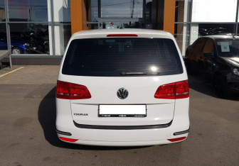Подержанный автомобиль Volkswagen Touran 2011 года (6 фото)