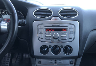 Подержанный автомобиль Ford Focus Hatchback 2009 года (14 фото)