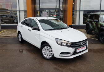 Подержанный автомобиль LADA (ВАЗ) Vesta Sedan 2016 года (3 фото)