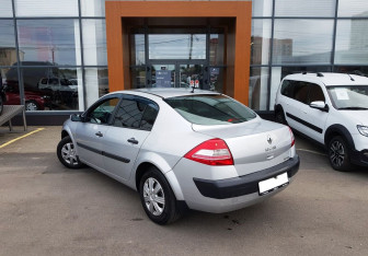 Подержанный автомобиль Renault Megane Sedan 2007 года (7 фото)