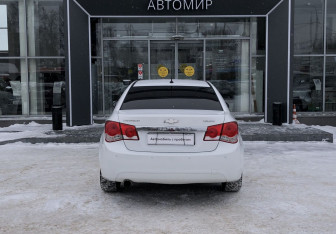 Подержанный автомобиль Chevrolet Cruze Sedan 2011 года (6 фото)