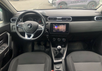 Подержанный автомобиль Renault Duster 2021 года (10 фото)