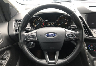 Подержанный автомобиль Ford Kuga 2017 года (12 фото)
