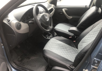 Подержанный автомобиль Renault Sandero 2011 года (9 фото)