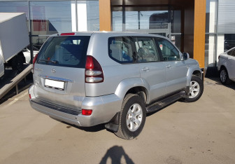 Подержанный автомобиль Toyota Land Cruiser Prado 2003 года (5 фото)