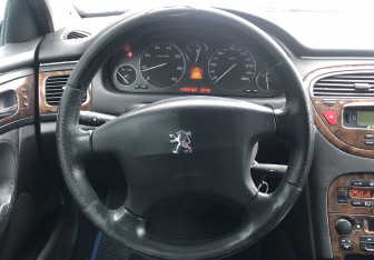 Подержанный автомобиль Peugeot 607 2001 года (11 фото)