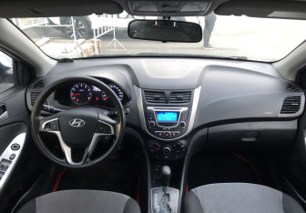 Подержанный автомобиль Hyundai Solaris Sedan 2012 года (10 фото)