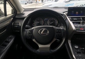 Подержанный автомобиль Lexus NX 2015 года (12 фото)