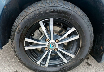 Подержанный автомобиль Renault Sandero 2012 года (10 фото)