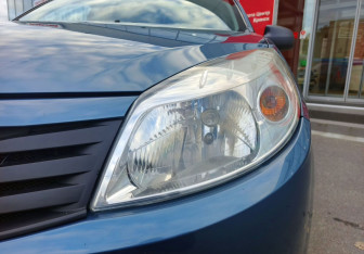 Подержанный автомобиль Renault Sandero 2012 года (9 фото)