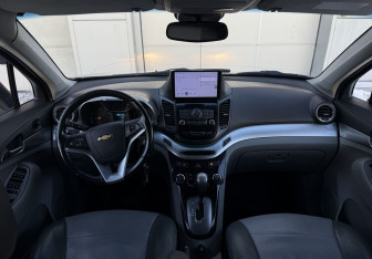 Подержанный автомобиль Chevrolet Orlando 2013 года (10 фото)