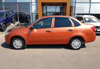 Подержанный автомобиль LADA (ВАЗ) Granta Sedan 2013 года (8 фото)