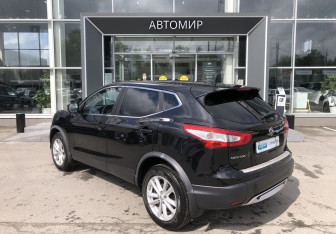 Подержанный автомобиль Nissan Qashqai 2015 года (7 фото)