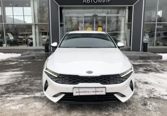 Подержанный автомобиль Kia K5 2021 года (2 фото)