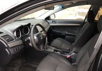 Подержанный автомобиль Mitsubishi Lancer Sedan 2012 года (9 фото)
